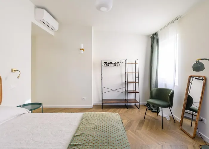 Spacious Bright And Cozy Penthouse With Terrace Rom
